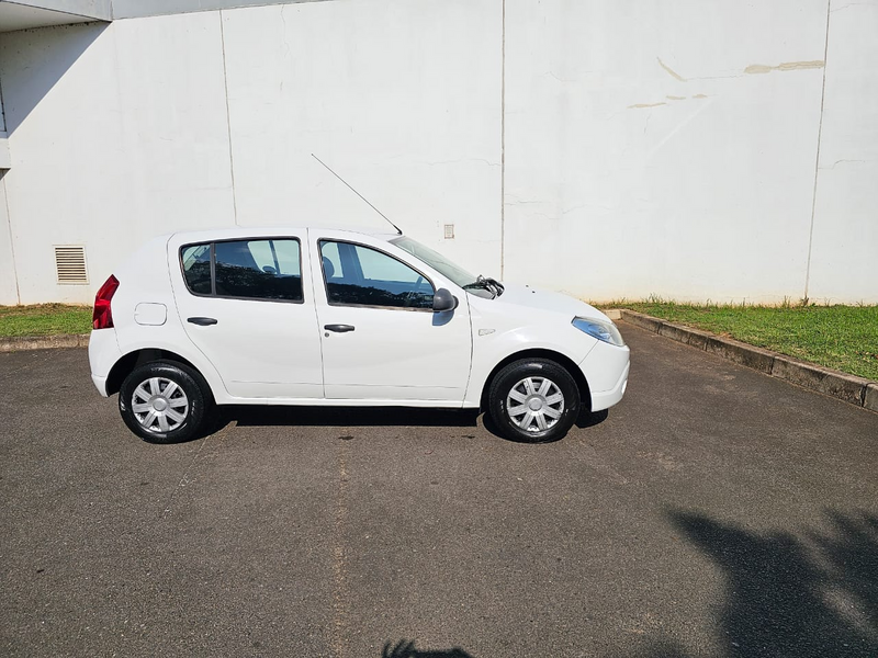 2012 Renault Sandero 1.4i Hatchback