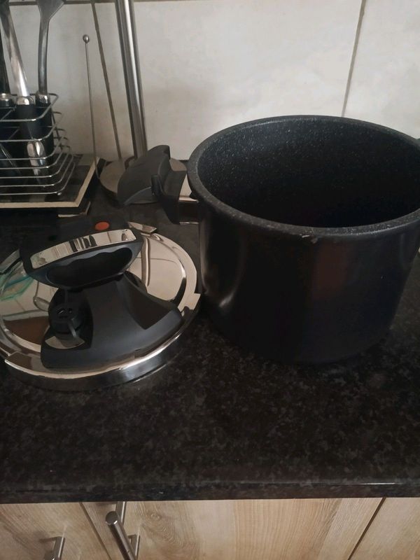 Brand new pressure cooker