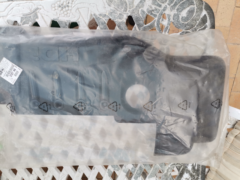 Peugeot 206HDI Engine Cover (brand new) still in original packaging.