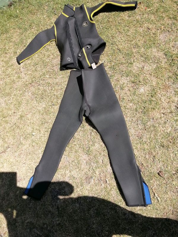 Wet suit Spartan top and reef pants sizeSize Medium R350 each