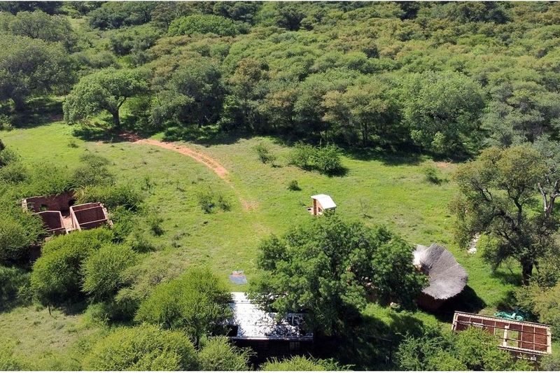 Dream 12 hectare smallholding, only 2km from Bela-Bela. Large indigenous trees including Marula
