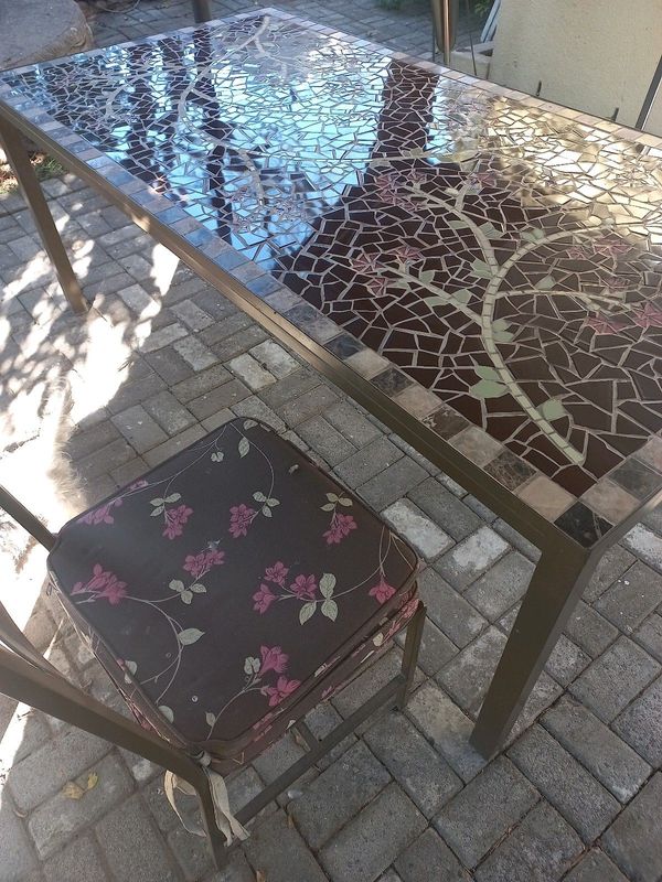 Unique Patio Table and 6 x Chairs