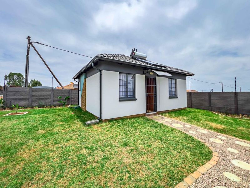 House in Naledi For Sale
