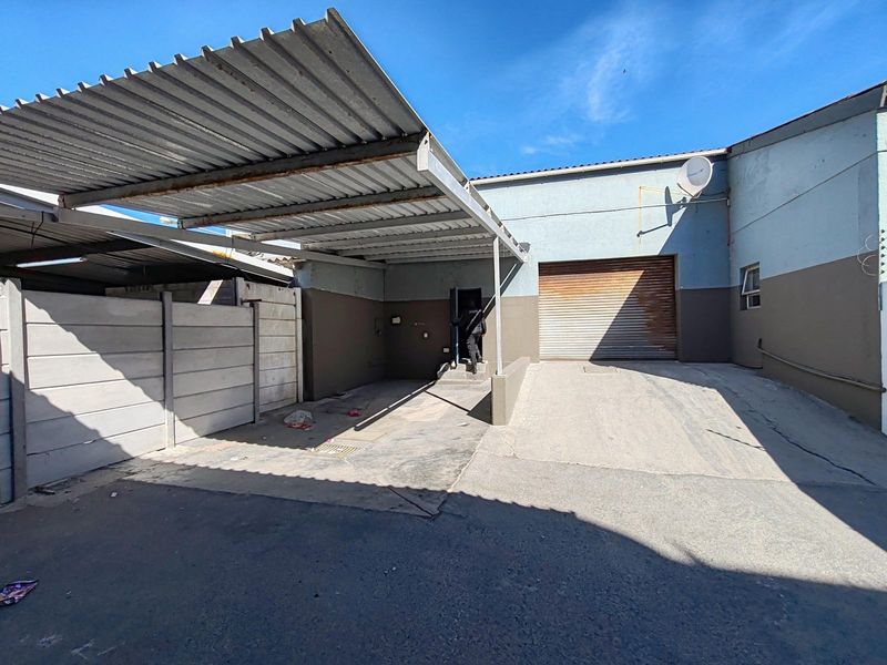 571sqm Commercial Warehouse TO LET in Paarden Eiland