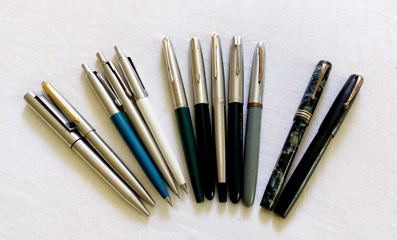 12x pens - Fountain pens, Parker pens, ballpoint pens, etc. lot