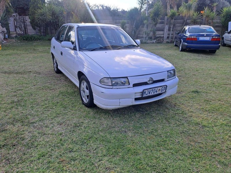 1995 opel astra 200i automatic vehicle is in excellent condition