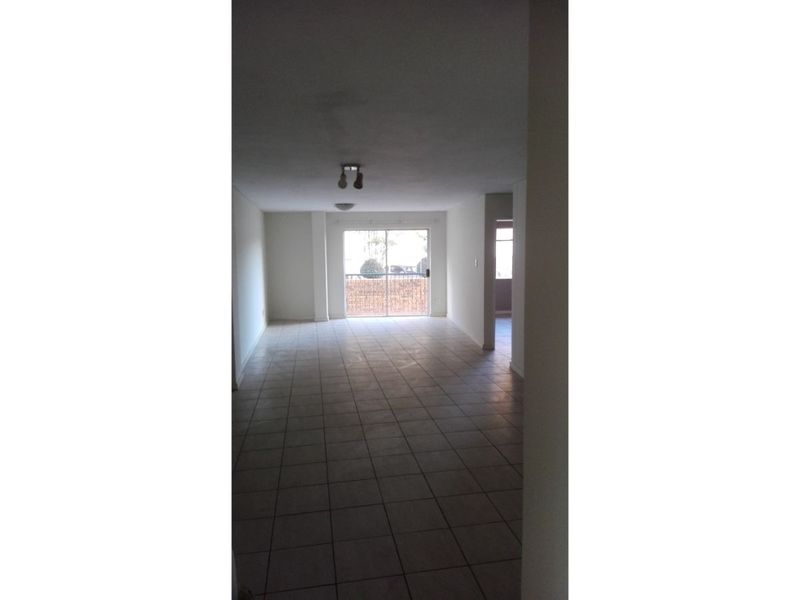 Spacious 3 Bedroom And 2 Bath Flat In Secure Complex