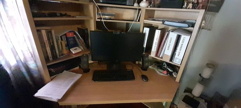 Corner desk/bookshelf