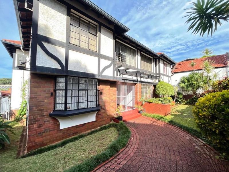 Spacious 1 Bedroom Apartment For Sale in Bulwer