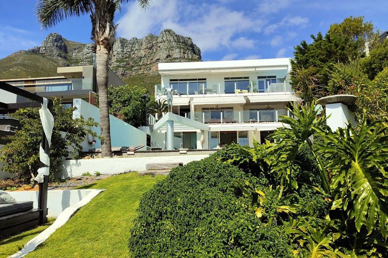 Luxurious &amp; Captivating Sea-Facing Home in Llandudno, Cape Town
