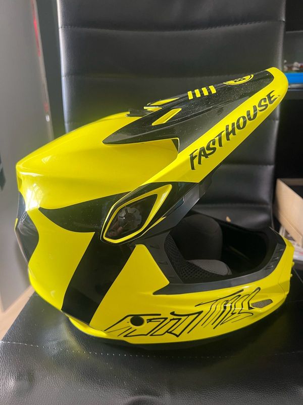 Bell Fast House MIPS youth helmet