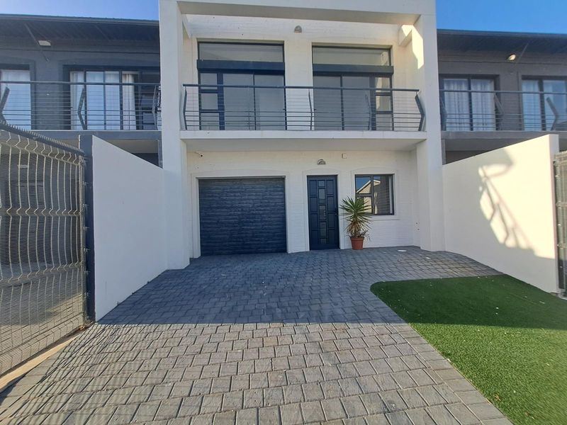 Pristine and Modern 3 Bedroom Home For Sale in Pelican Heights