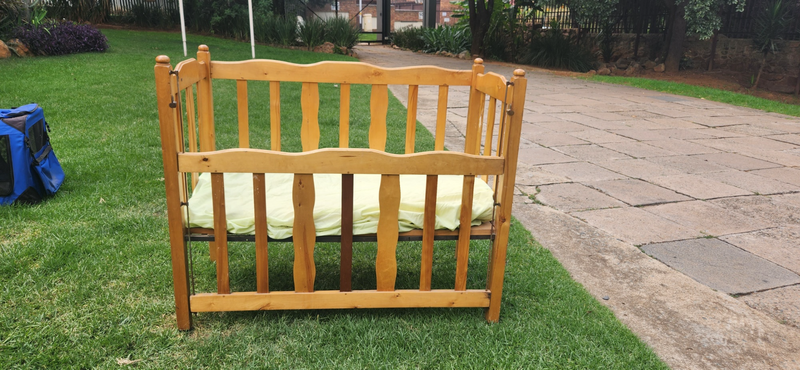 Baby Cot for sale Bay