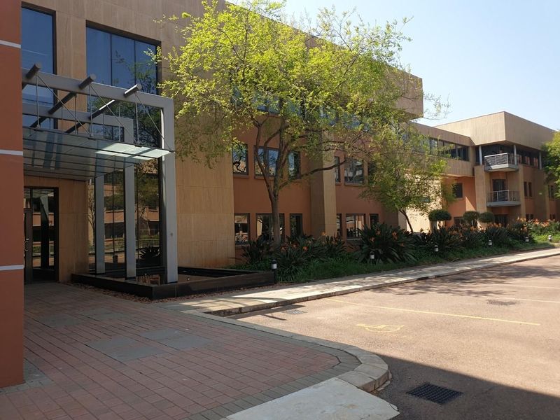 HILLCREST - THIS PRIME COMMERCIAL NODE OFFERS A 6,000 SQM WHITEBOX UNIT TO RENT