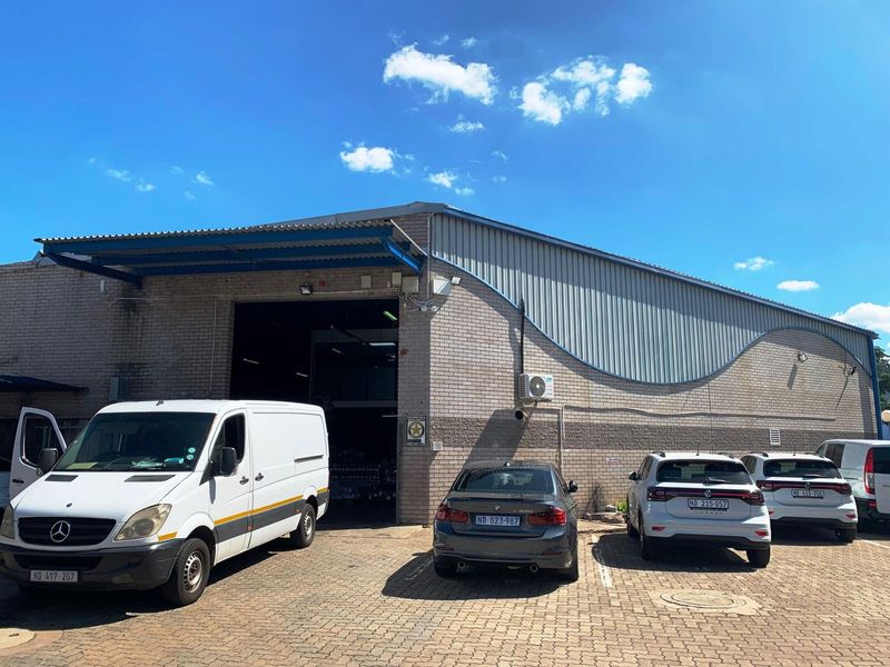 Prime Location warehouse to let.