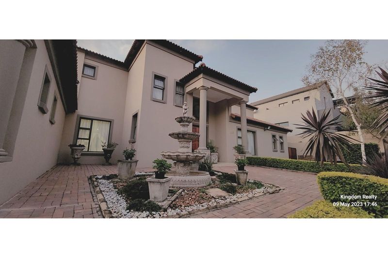 4 BEDROOM HOUSE FOR SALE IN OLYMPUS AH Pretoria  / WITH FLATLET