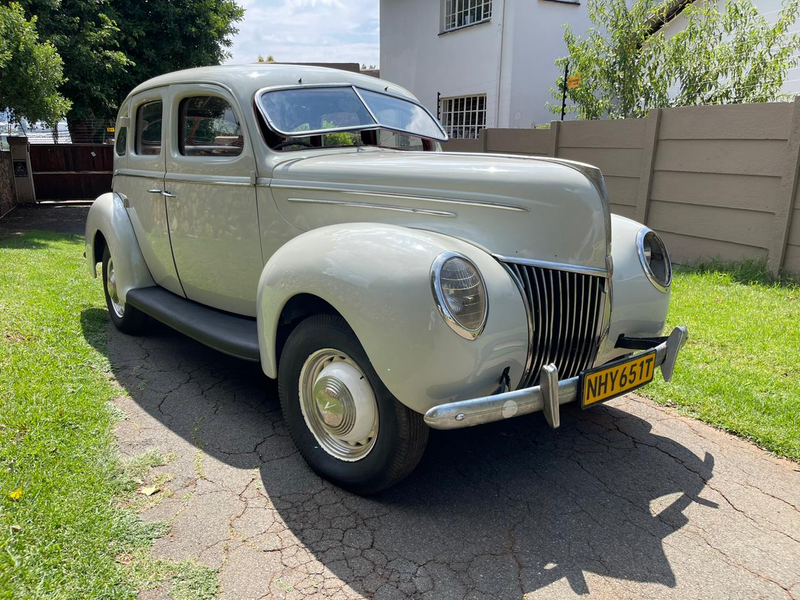 1939 Ford Deluxe V8