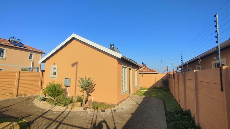 House in Alexandra For Sale