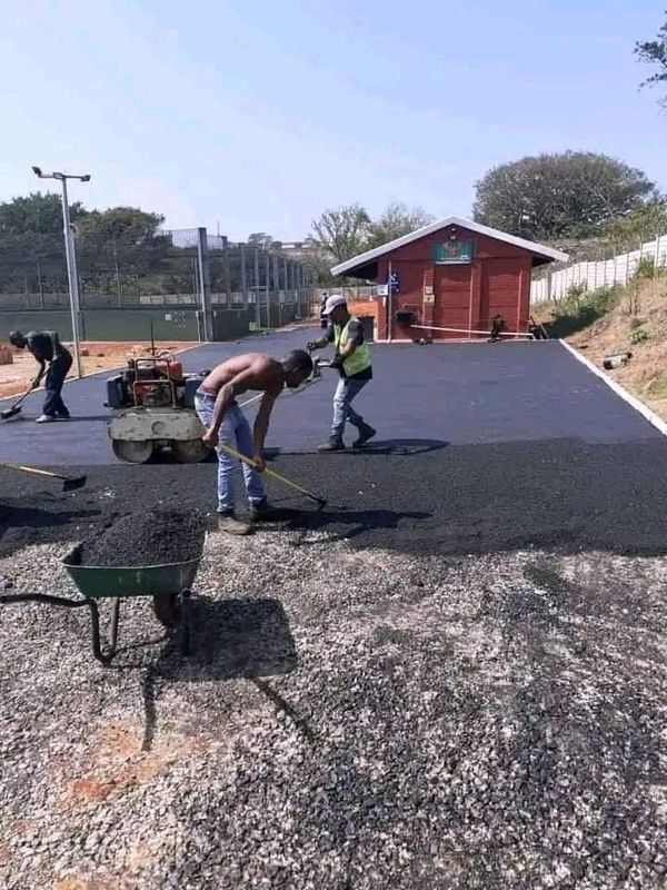 Paving and tar