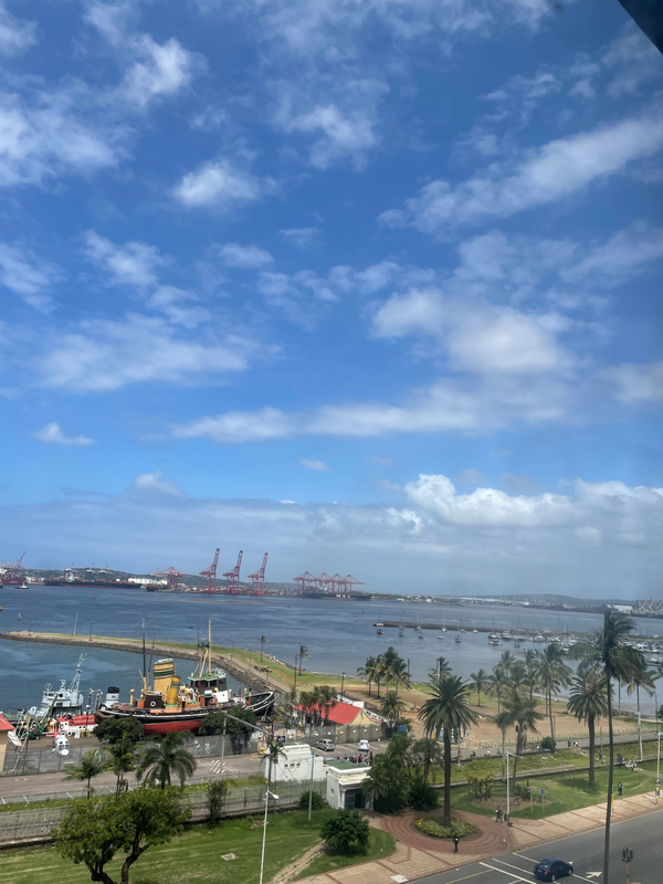 2.5 Bedroom apartment with spectacular panoramic views of the Durban Harbour