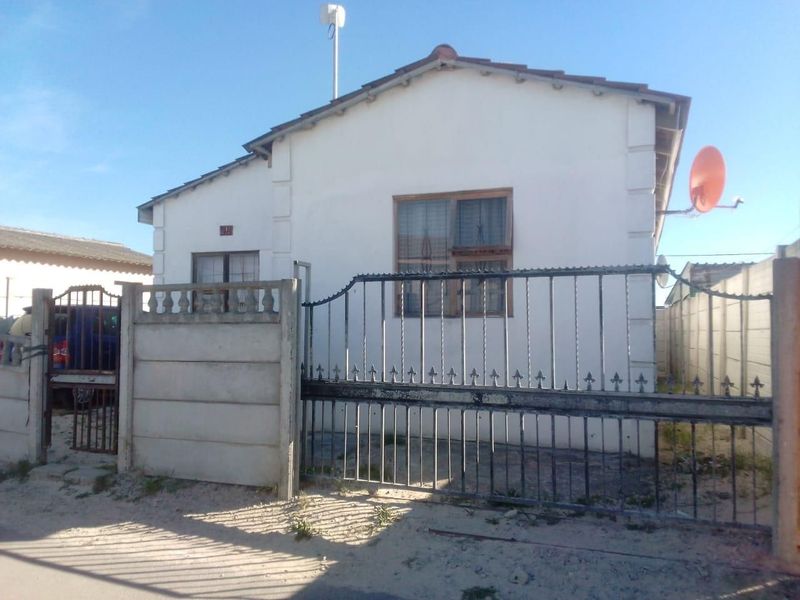 4 Bedroom house for sale in Makhaza