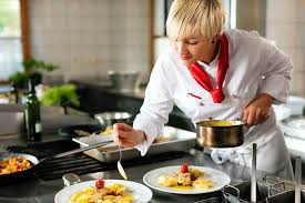 SENIOR SOUS CHEF WITH FORMAL QUALIFICATIONS  4* / 5* EUROPEAN / USA HOTEL EXPERIENCE.