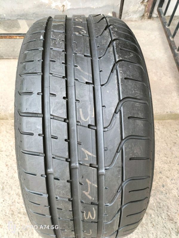1x 255/40/19 Pirelli pzero normal tyre