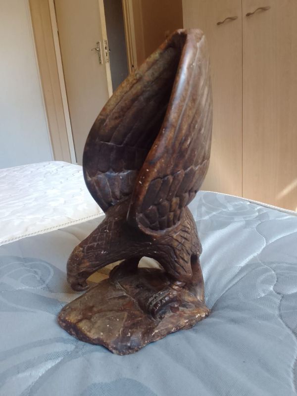 Eagle paperweight or small statue
