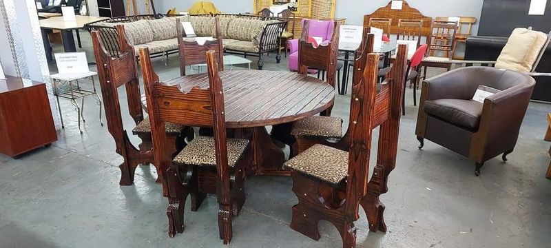 Unique table and 6 chairs