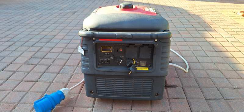Ryobi RG-3200I Inverter Generator 3200W Suitcase Remote Start