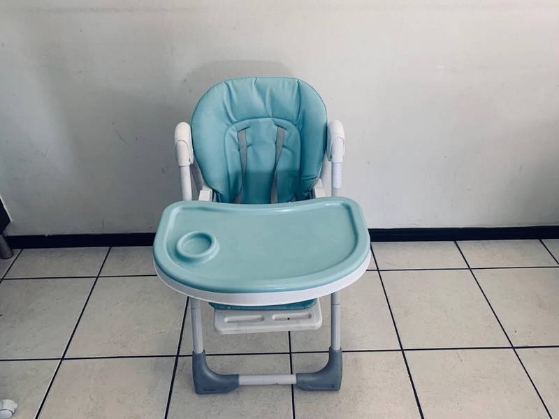 Brevi Modern Baby Feeding Chair