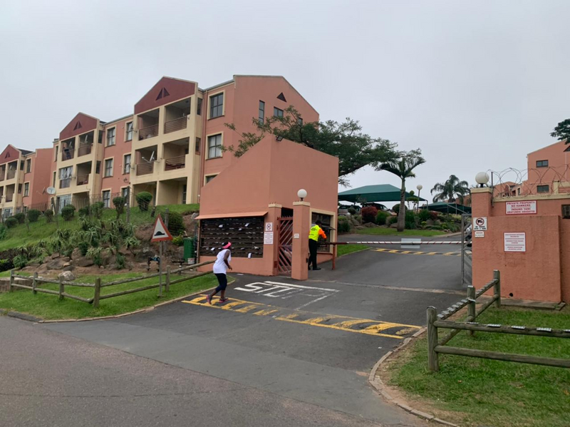 2 Bedroom flat for rent in Caversham Pinetown for R6500-00. Contact Sandile on 064 542 3854.