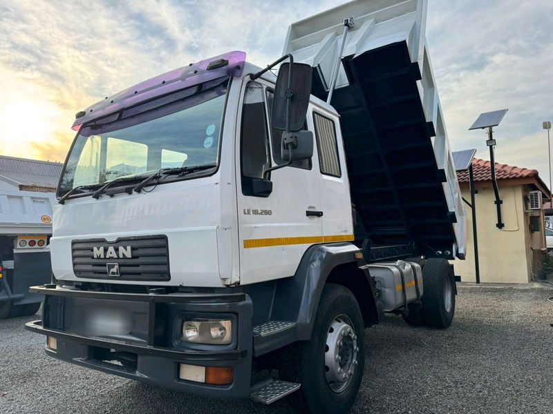 WELL MAINTAINED MAN TIPPER TRUCK