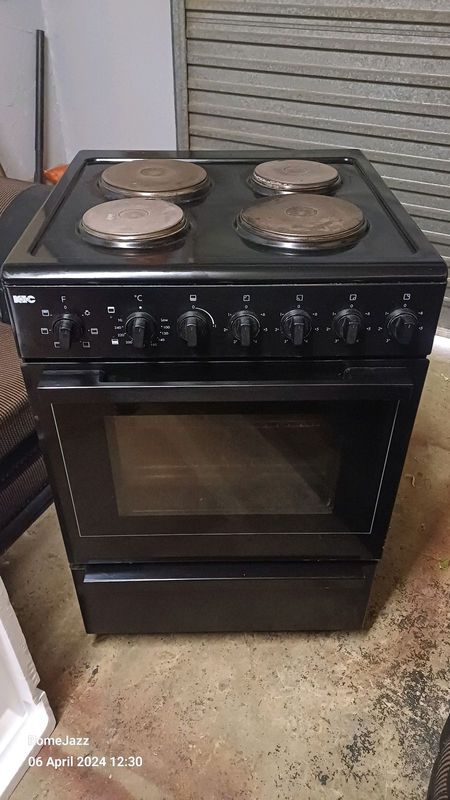 KIC 4 plate stove for sale. R1000