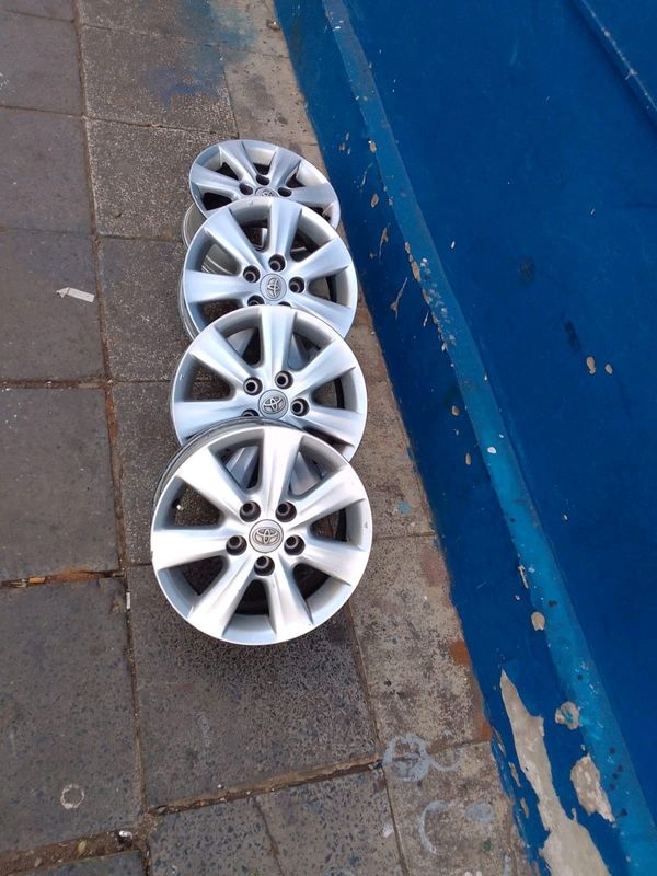 A set of 15inches original toyota corolla quest mags 5x114 PCD this rims are in perfect condition