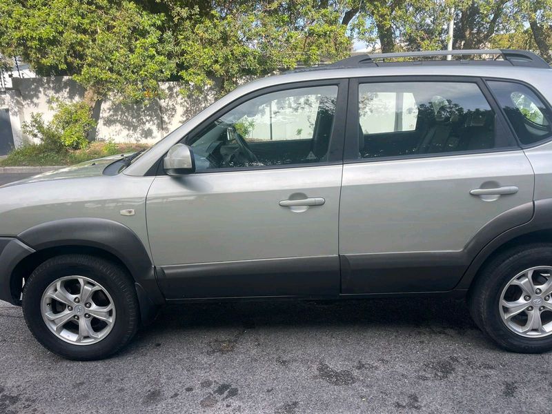 Hyundai Tucson GLS in an Excellent Condition. Mechanical Sound and runs Smoothly