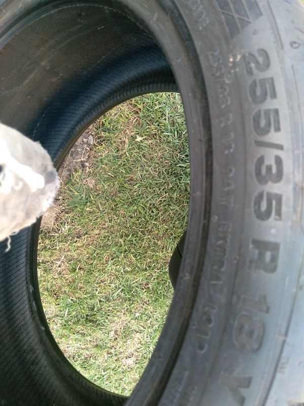 2x 255/35/18 normal continentals Tyres 89%thread excellent condition