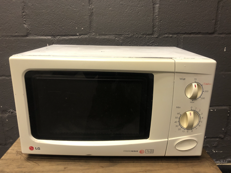 LG 1000W Microwave- A33499