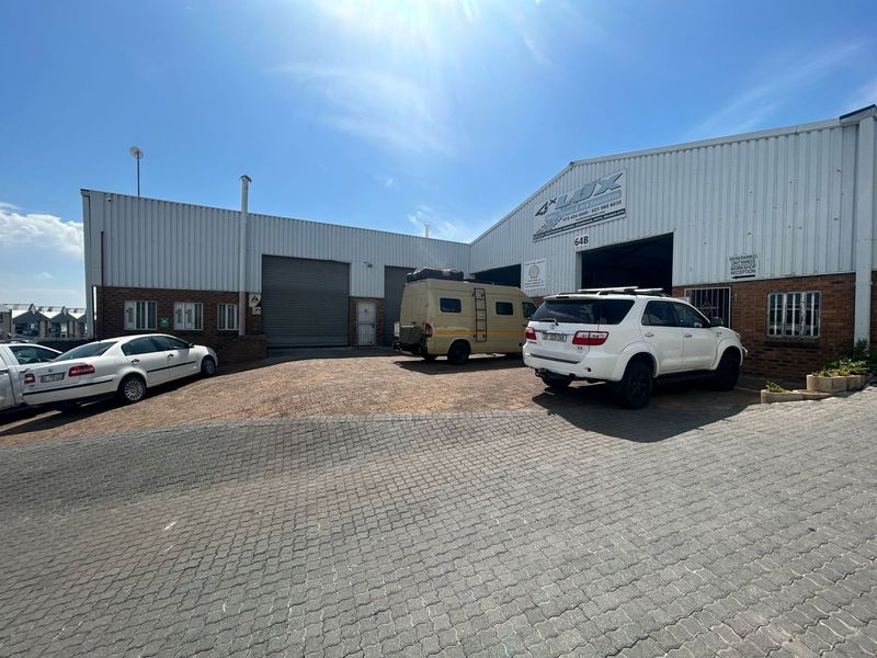 660m² Open Plan Warehouse with Secure Yard and High Visibility To Rent in Brackenfell