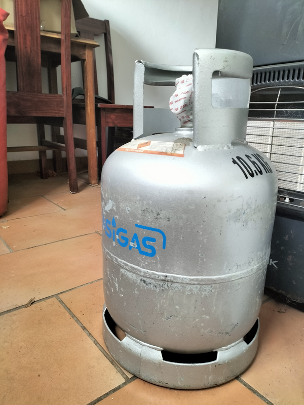 Full/Sealed 9kg gas cylinder