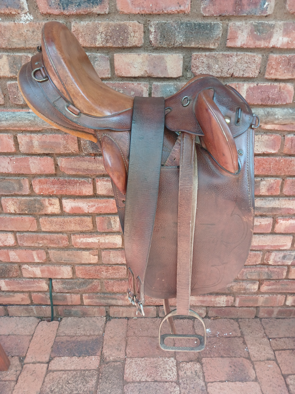 Brown leather Australian Stock Saddle 17&#34; without Horn