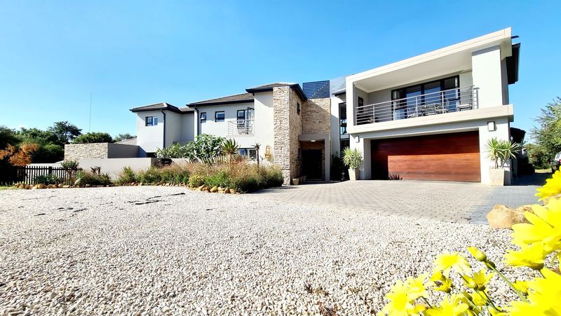 Exquisite Estate Living: Luxurious 5-Bedroom Haven in Leeuwfontein