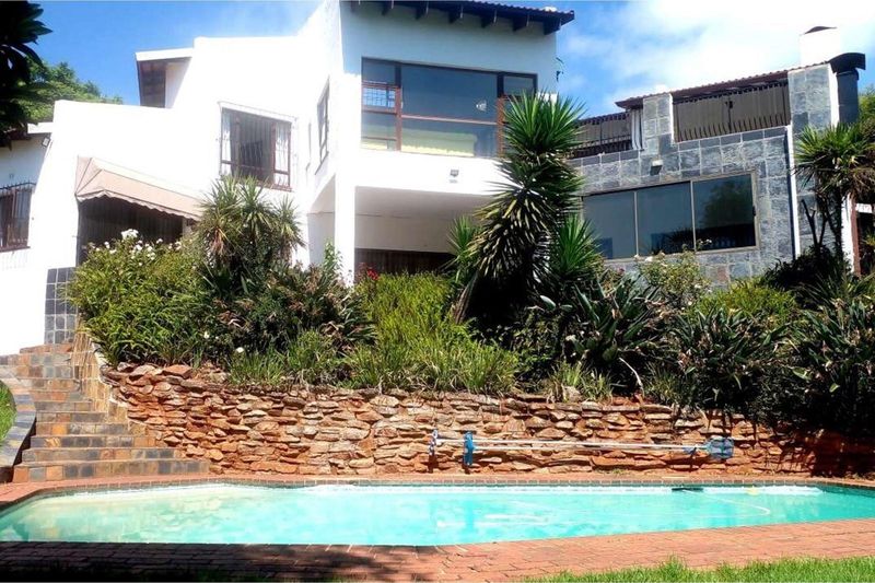Spanish Style 6 bedrooms, 7.5 Bathrooms for sale in Northcliff