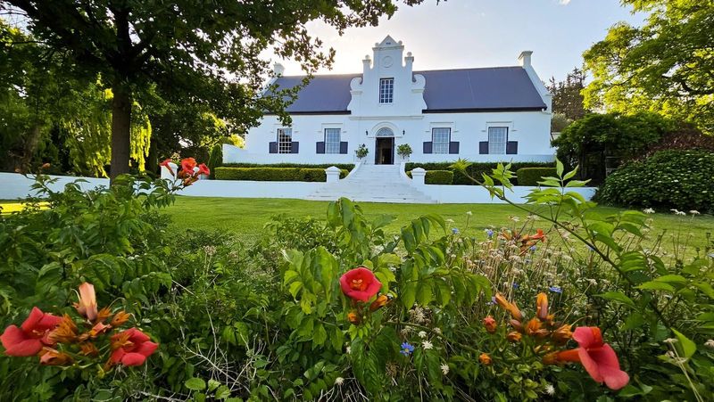 Stately manor house and spacious cottage on a private lifestyle farm