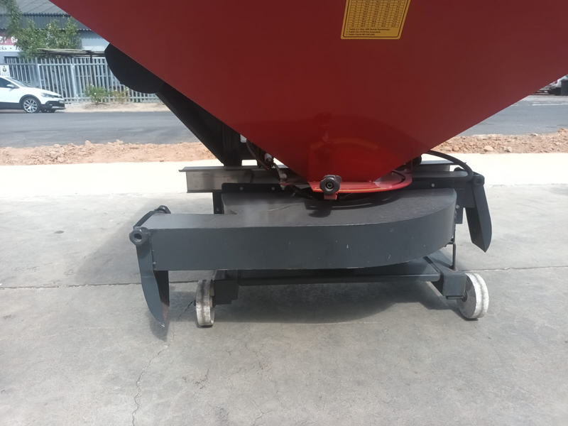 KUNSMIS STROOIER / FERTILIZER SPREADER