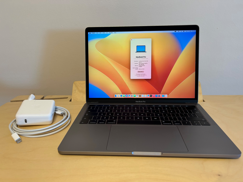 Apple MacBook Pro (13-inch, 2017, Four Thunderbolt 3 Ports)