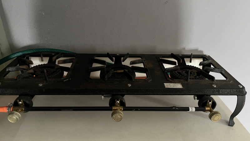 Three burner gas stove with pipes and 10kg gas bottle (with gas)