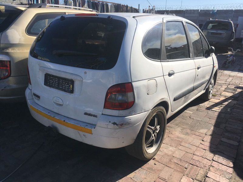 Renault scenic stripping for parts