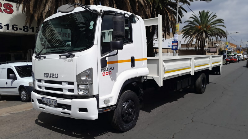 Isuzu fsr 800 dropside in an immaculate condition for sale at a giveaway amount