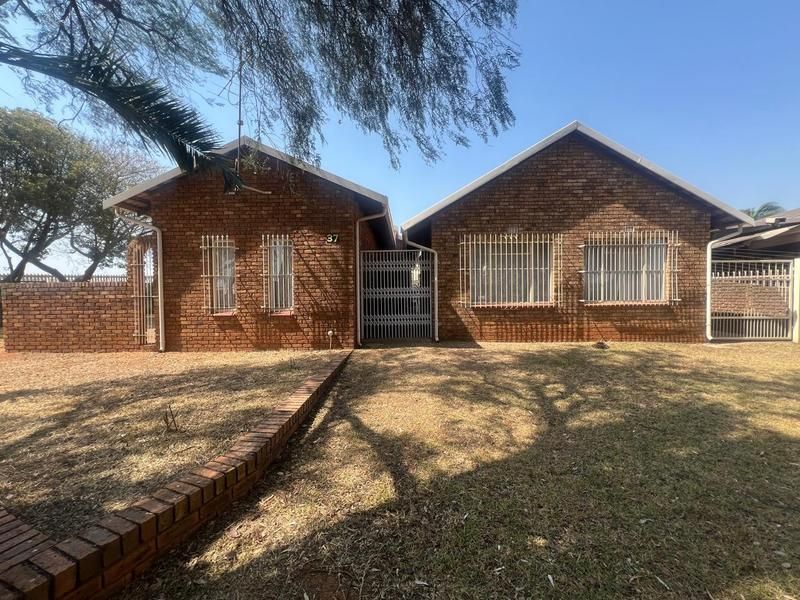 Three Bedroom house 4 sale